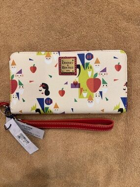 DISNEY SNOW WHITE DOONEY AND BOURKE WRISTLET WALLET